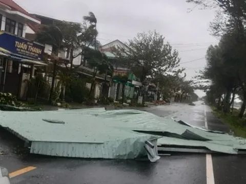 Hội An mất điện toàn thành phố do bão số 4