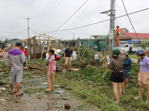 Tình người giữa tâm bão