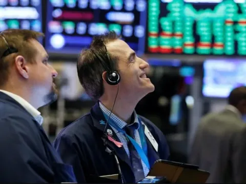 Phố Wall phục hồi ngoạn mục, Dow Jones tăng hơn 500 điểm
