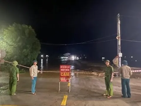 Hà Tĩnh: Nhiều vùng ngập cục bộ, di dời dân trong đêm sau bão Noru