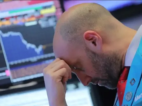 Phố Wall tiếp tục bán tháo, S&P xuống mức thấp nhất kể từ cuối 2020