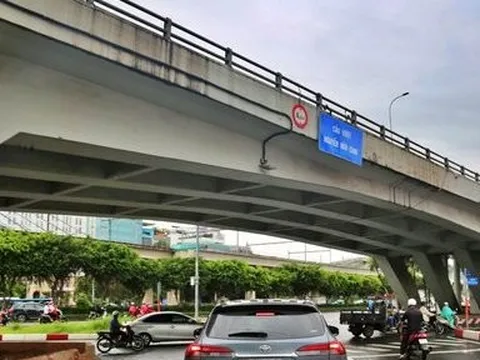 Tp.HCM: Lý do cấm tất cả xe lưu thông qua cầu vượt Nguyễn Hữu Cảnh