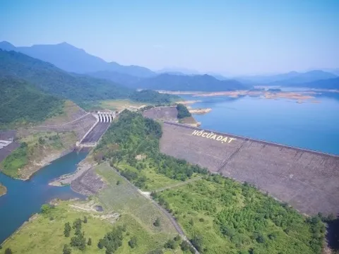 Hồ chứa nước lớn nhất Thanh Hóa xả lũ