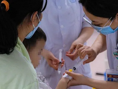 Lên mạng 'xin' toa thuốc, lợi bất cập hại