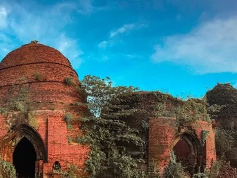 Lò gạch cổ trăm tuổi ở Sa Đéc nhuốm màu rêu phong thu hút du khách hiếu kỳ