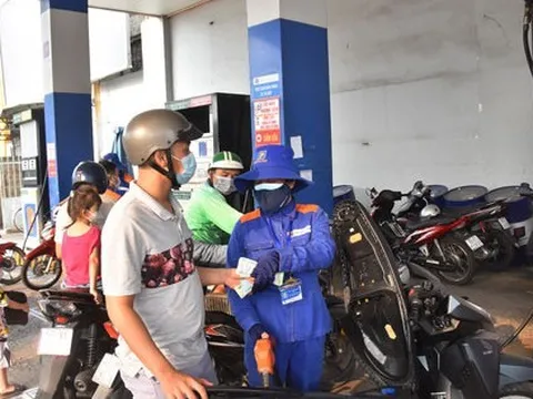 Giá xăng nhập lao dốc, giá xăng trong nước dự báo giảm 900-1100 đồng/lít