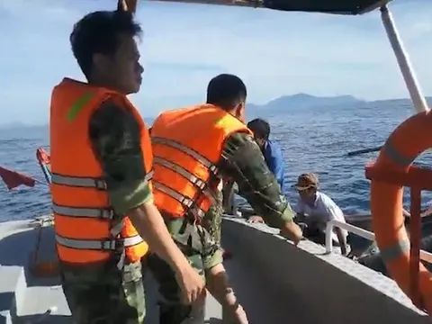 Tàu chìm lúc cả nhà đang ngủ, 2 mẹ con tử nạn