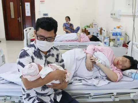 22 năm mong con, 4 lần phẫu thuật, người phụ nữ 46 tuổi hạnh phúc đón con đầu lòng