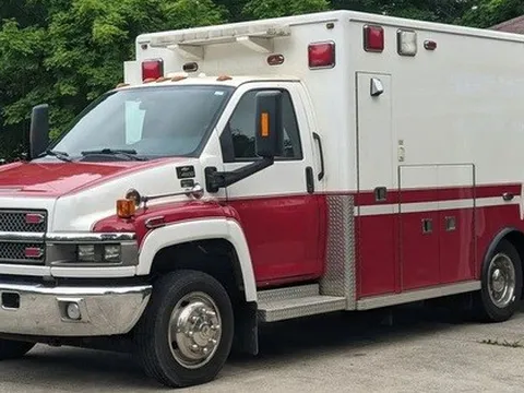 Mua xe cứu thương 400 triệu biến thành nhà di động gần 2 tỉ đồng, đủ tiện nghi như motorhome xịn