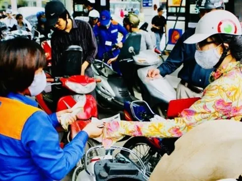 Khi doanh nghiệp bán lẻ xăng dầu đồng loạt kêu khó!
