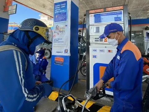 Một đoạn đường, hai giá xăng