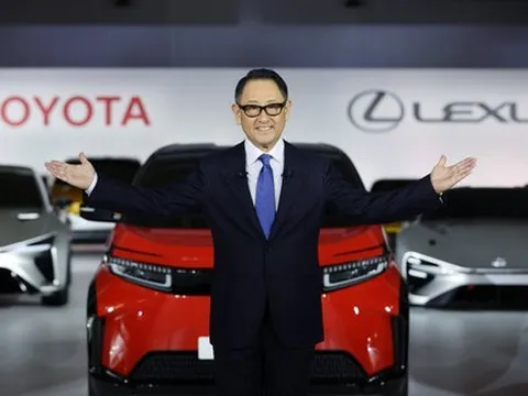 Bị chỉ trích vì chậm chạp làm xe điện, CEO Toyota bình thản: ‘Hãy để khách hàng tự quyết định’