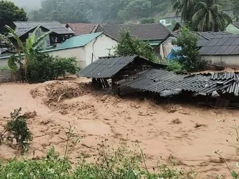 Nghệ An: Lũ quét kinh hoàng lúc rạng sáng cuốn trôi cháu bé 4 tháng tuổi
