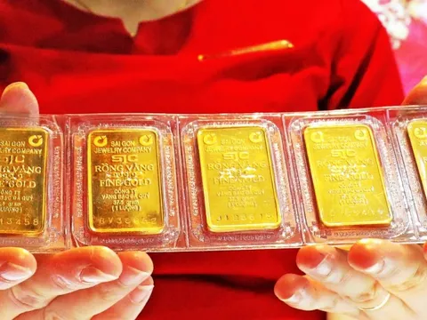 Giá vàng tiếp tục đối mặt với lo ngại Fed tiếp tục mạnh tay tăng lãi suất