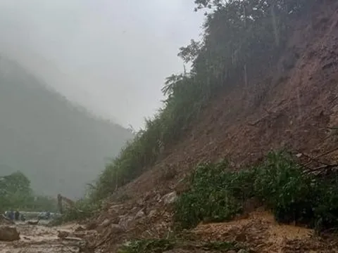 Khẩn trương thông đường, nhanh chóng hỗ trợ đồng bào bị lũ quét