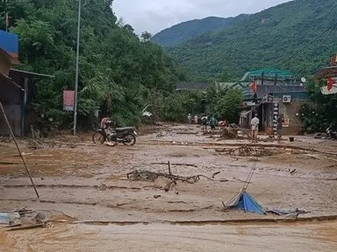 Người dân kinh hoàng nhớ lại giây phút lũ quét phá nát bản làng