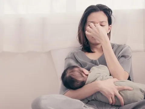 50% phụ nữ bị trầm cảm sau sinh không được chẩn đoán: 4 dấu hiệu cảnh báo đỏ cần đi khám