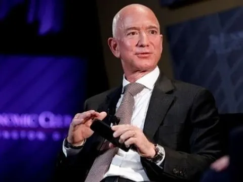 Jeff Bezos lấy lại vị trí giàu thứ hai thế giới từ tỷ phú Ấn Độ