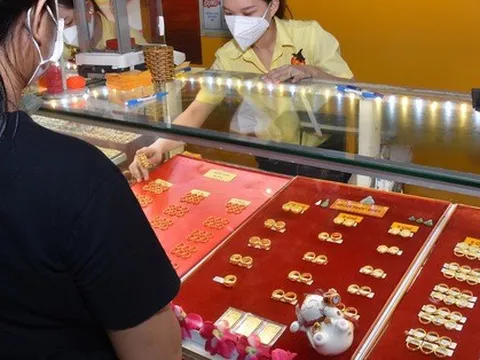 Giá vàng hôm nay 4-10: Tăng dữ dội khi thị trường tài chính quốc tế tiềm ẩn khủng hoảng