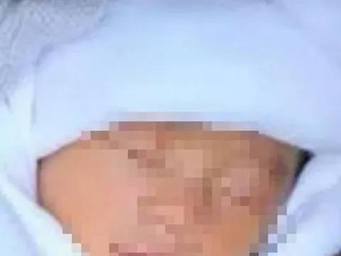 Phát hiện bé trai sơ sinh trong thùng giấy ở Đồng Nai