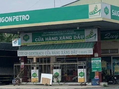 Khó như đi mua xăng: 2km 3 cửa hàng đóng cửa