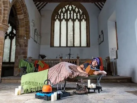 Trải nghiệm "qua đêm" trong nhà thờ bỏ hoang ở Anh, giá hơn 1 triệu đồng
