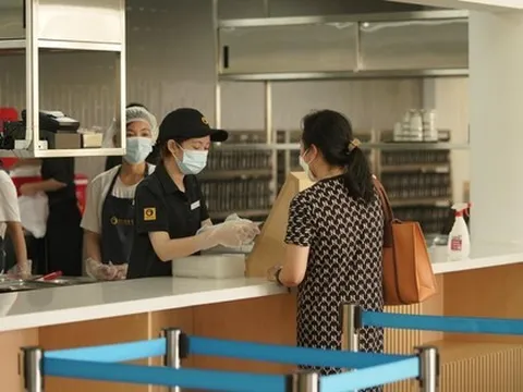 Đại gia F&B Golden Gate bất ngờ đi bán suất ăn, cà phê tại căng tin bệnh viện Bạch Mai