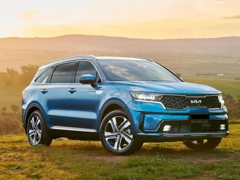 Có gì ở mẫu xe hybrid bình dân đầu tiên được lắp ráp tại Việt Nam?