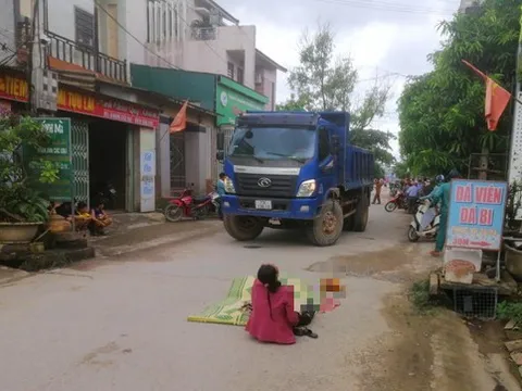 Quảng Bình: Xe ben đi lùi tông chết người đi đường
