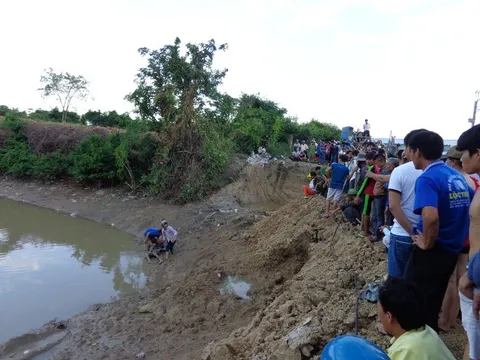 Phát hiện thi thể phân hủy trơ xương trong rừng