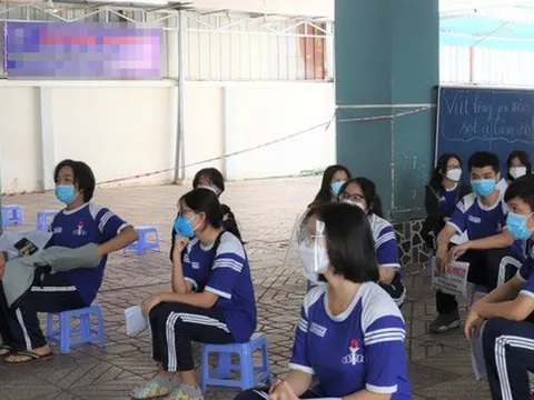 Bạn đọc phản hồi: Tiêm vắc xin COVID-19 là tự nguyện, nhân viên y tế không ngoại lệ