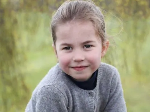 Mới 7 tuổi nhưng bé gái này đã trở thành đứa trẻ giàu nhất thế giới, có cuộc sống đáng mơ ước: Khối tài sản ước tính 5 tỷ USD!