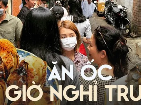 Quán ốc hẻm khiến dân văn phòng bỏ bữa để xếp hàng vào ăn