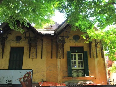 Chiêm ngưỡng vẻ đẹp của các biệt thự Pháp cổ trong nắng thu Hà Nội