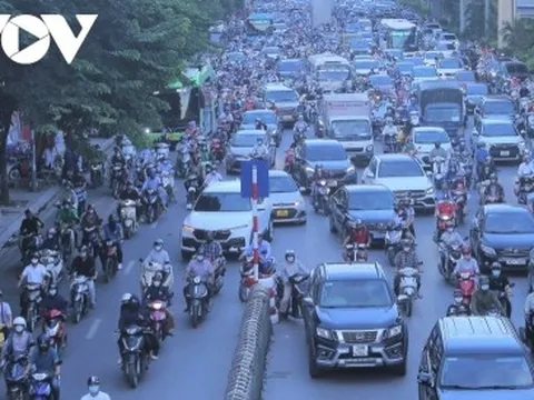 Phân làn đường riêng ở Hà Nội: Nhọc nhằn mà chẳng nên công cán gì…