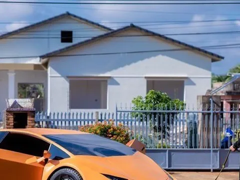 Nhóm thanh niên 'biến hình' xế cổ thành siêu xe Lamborghini