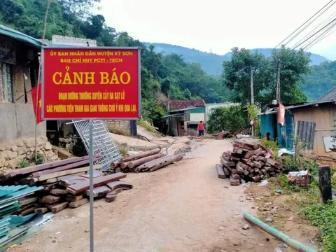 Vừa bị lũ quét lịch sử, xã Tà Cạ lại xuất hiện vết nứt núi khổng lồ