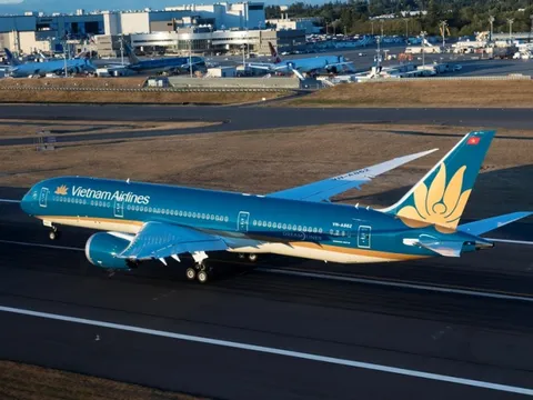 Máy bay quay đầu, hạ cánh tại Tân Sơn Nhất để cấp cứu hành khách