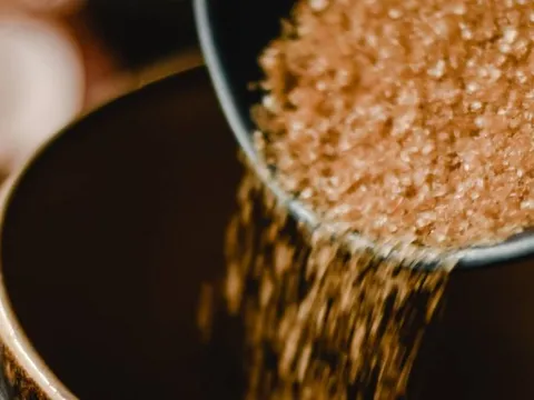 Đường trắng - đường nâu, bên đâu mới tốt?