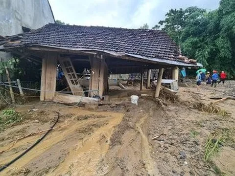 Nghệ An: Nhiều giáo viên trắng tay sau trận lũ quét lịch sử