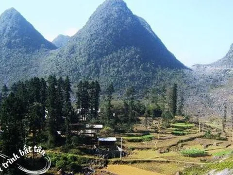 Du khách Mỹ bị "hớp hồn" trước cảnh núi non hùng vĩ ở cao nguyên đá Đồng Văn