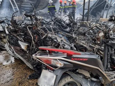 Cháy nhà để xe ở công ty may, khoảng 250 xe máy bị thiêu rụi