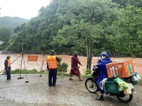Mưa lớn ở Quảng Bình, nhiều khu vực miền núi bị chia cắt
