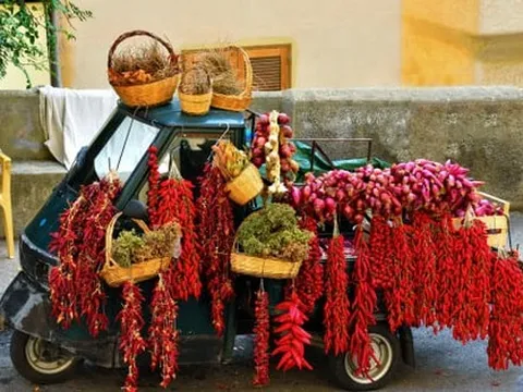 'Ngôi làng đẹp nhất' nước Ý chứa sản vật đặc biệt, thử ăn một lần nhớ mãi không quên