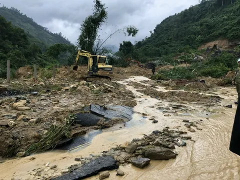Hiện trường vụ sạt lở kinh hoàng tại thủy điện Kà Tinh khiến 1 người mất tích