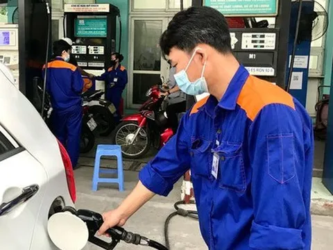 Giá xăng tăng mạnh sau 4 lần giảm liên tiếp