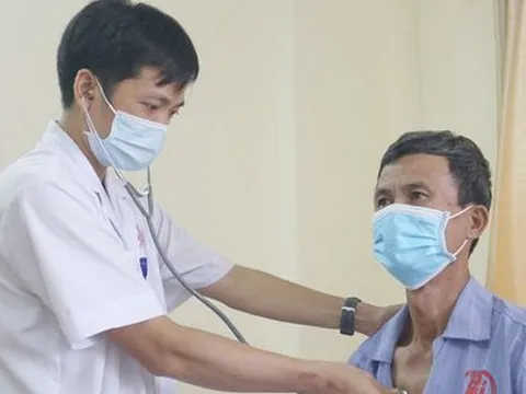 Ho húng hắng tưởng là bệnh tuổi già, người đàn ông phải cắt một phần lá phổi vì ung thư