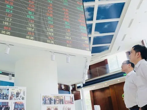 Lãnh đạo nhiều công ty bất động sản tranh thủ gom cổ phiếu giữa lúc thị trường chao đảo