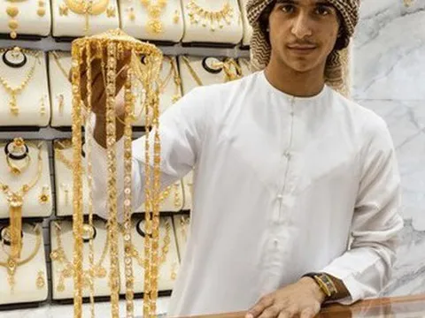 Những cách tiêu tiền "điên rồ" của đại gia Dubai