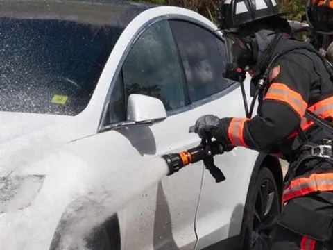 Siêu bão Ian phát lộ điểm yếu nghiêm trọng của xe điện